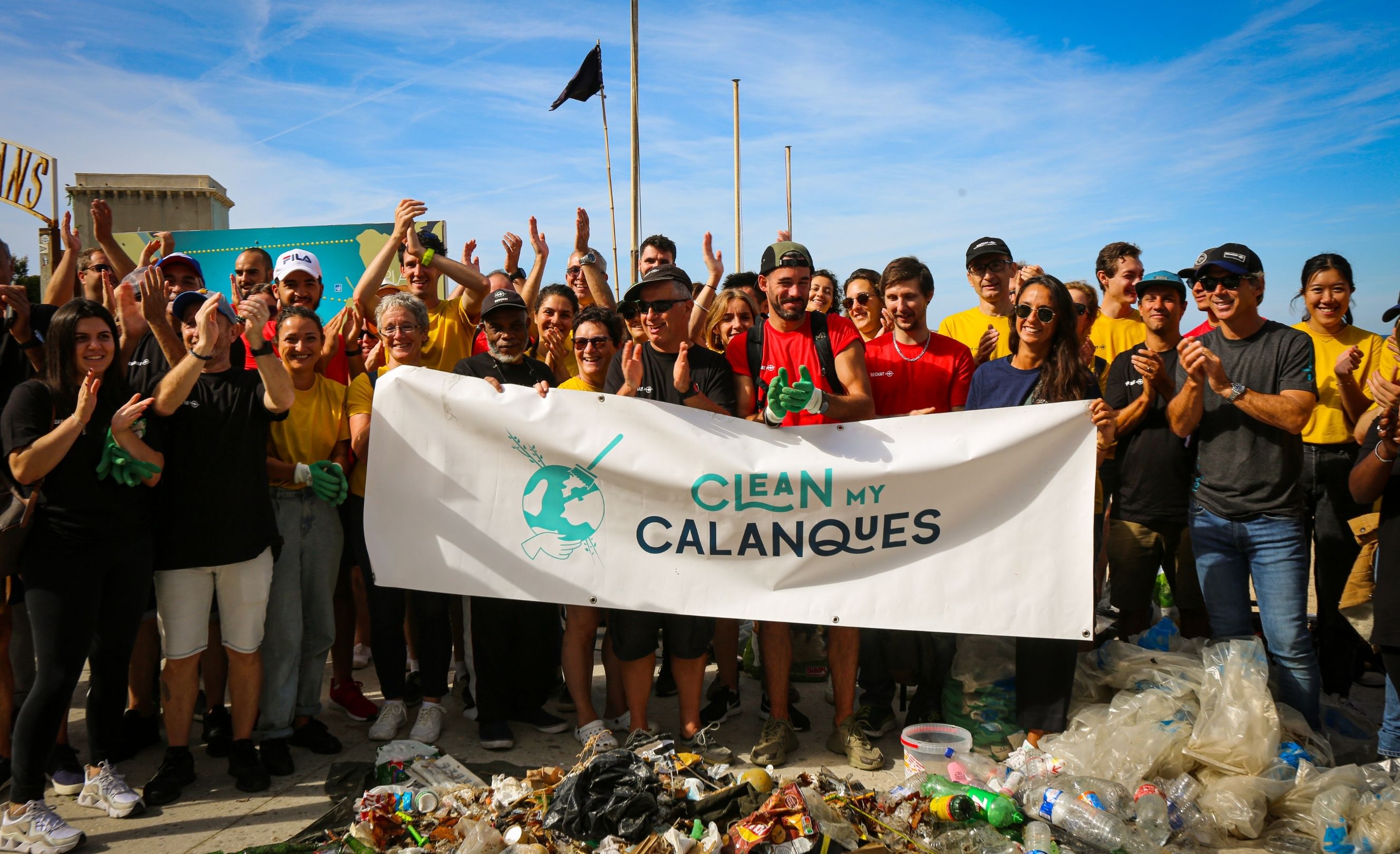 Clean My Calanque et Beuchat à l'issu du ramassage des déchets de la plages des Catalans de Marseille